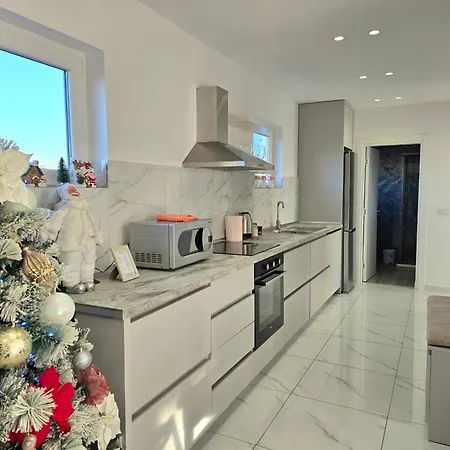 Center Penthouse Oasis Τίρανα