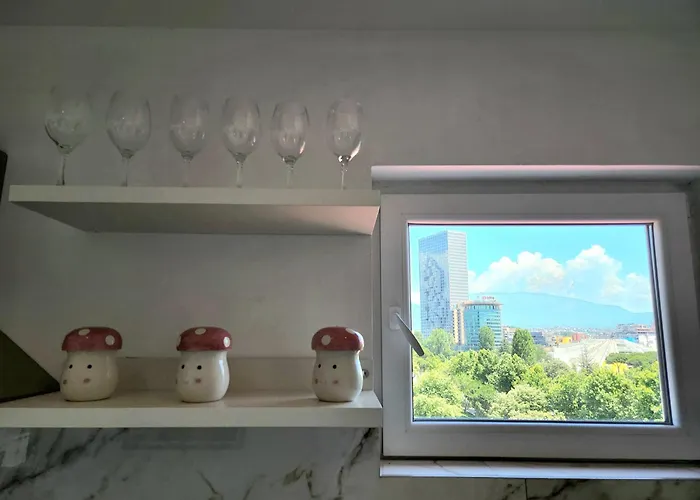 Center Penthouse Oasis *