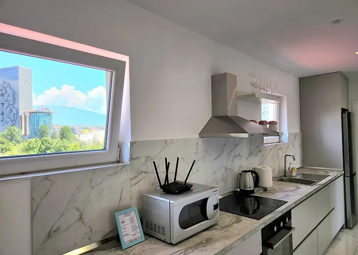 Center Penthouse Oasis Тирана