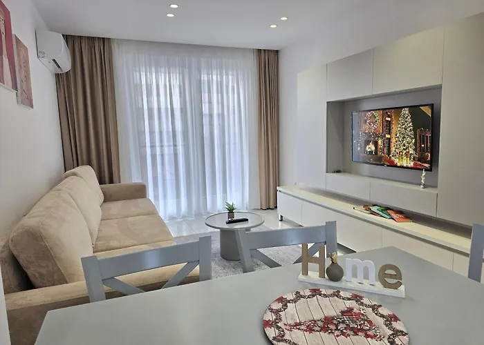 Center Penthouse Oasis *