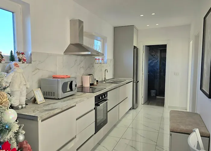 Center Penthouse Oasis * 地拉那