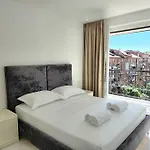 Center Penthouse Oasis Lägenhet Tirana
