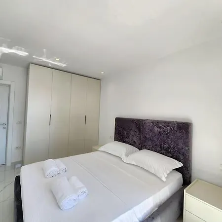 Center Penthouse Oasis *