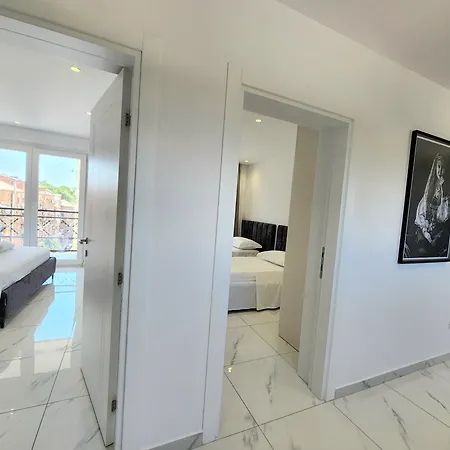 Apartment Center Penthouse Oasis *