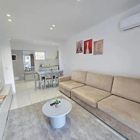 Center Penthouse Oasis Tirana