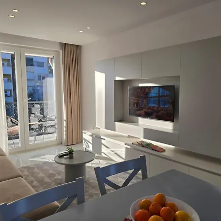 Center Penthouse Oasis